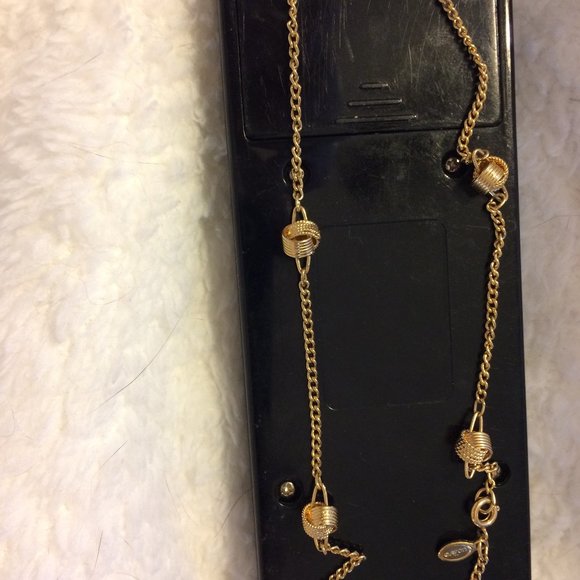 Vintage Avon Gold Knot Necklace - Picture 7 of 7